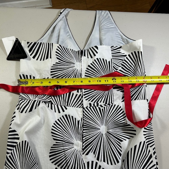 Black and White print halter dress - Picture 7 of 13